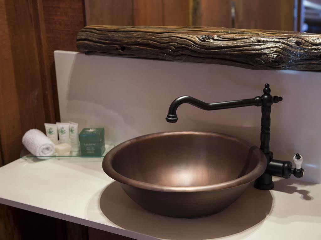 Lodge Saltbush Retreat