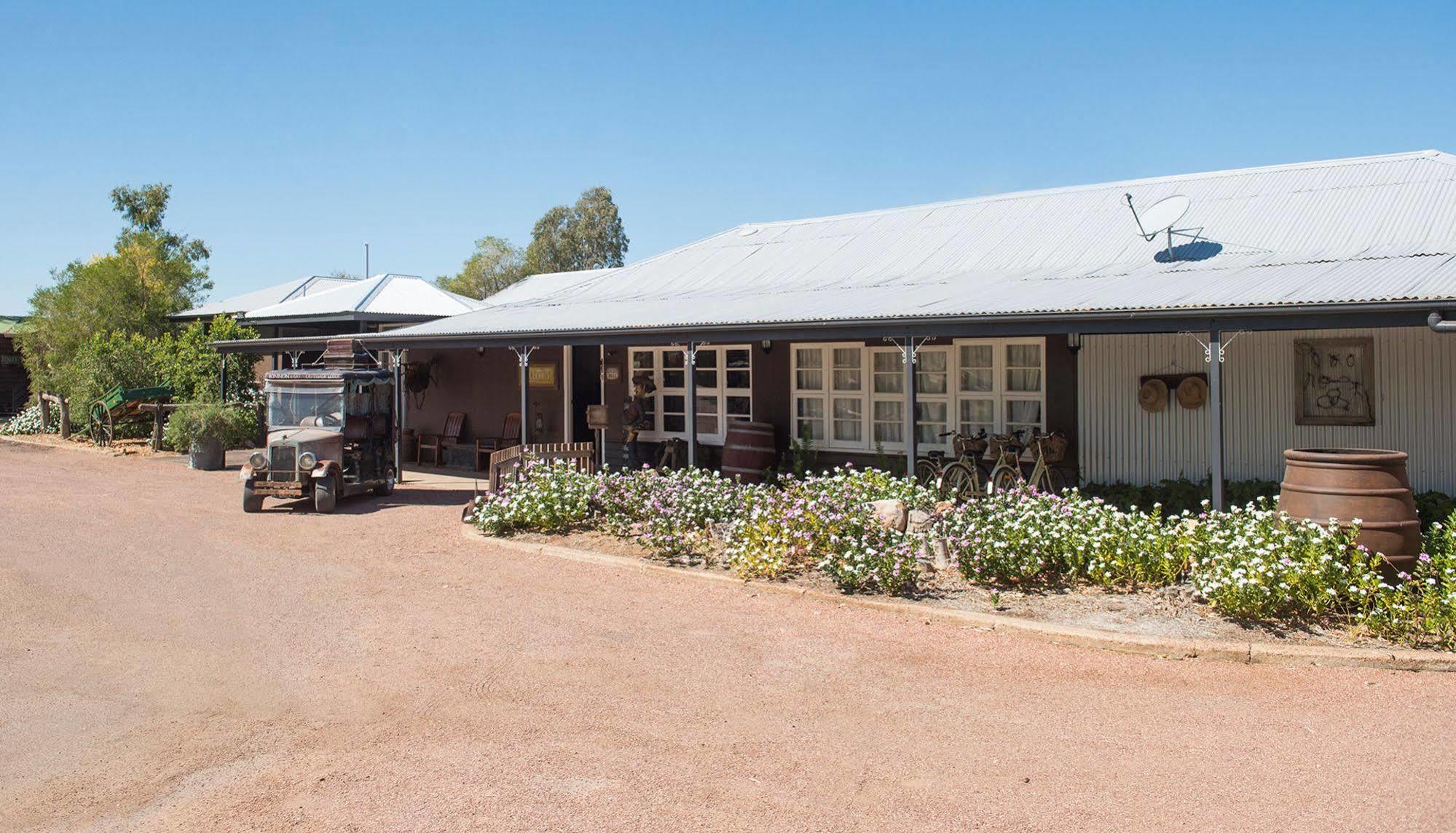 Saltbush Retreat * Longreach